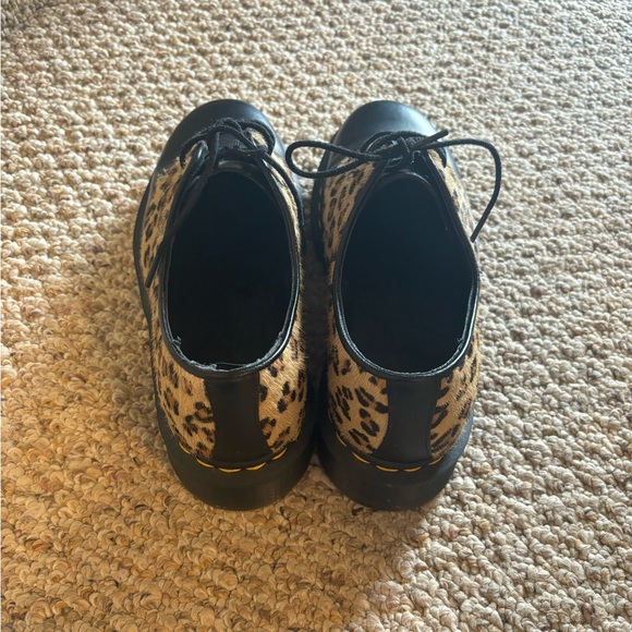 LEOPARD PONYHAIR AND BLACK LEATHER OXFORD DR. MARTENS Size 8 women’s US/39 EU. - Picture 2 of 5